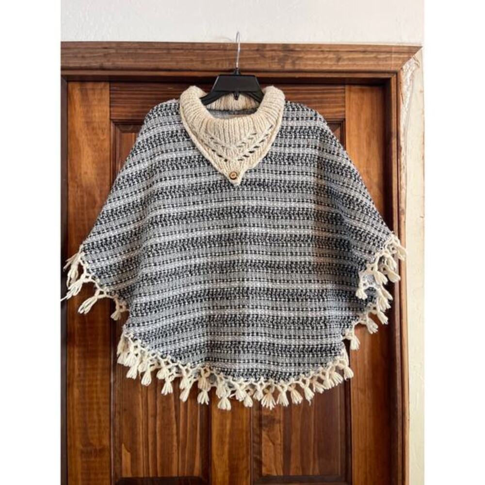 Handmade Bohemian knit poncho O/S